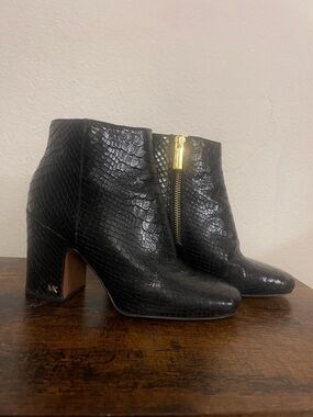 Michael Kors  Boots size 5